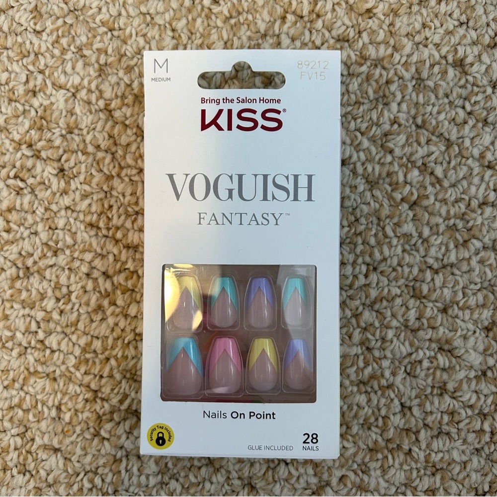 ✨FREE WITH PURCHASE✨ Kiss Medium Length Nails